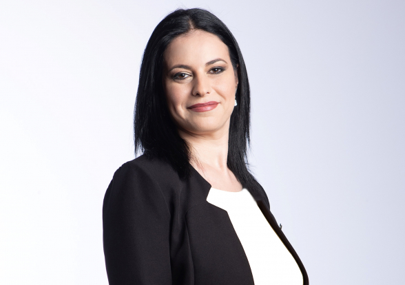 Не деритесь, «революционные» парни и девчата, вы оба правы! (видео)